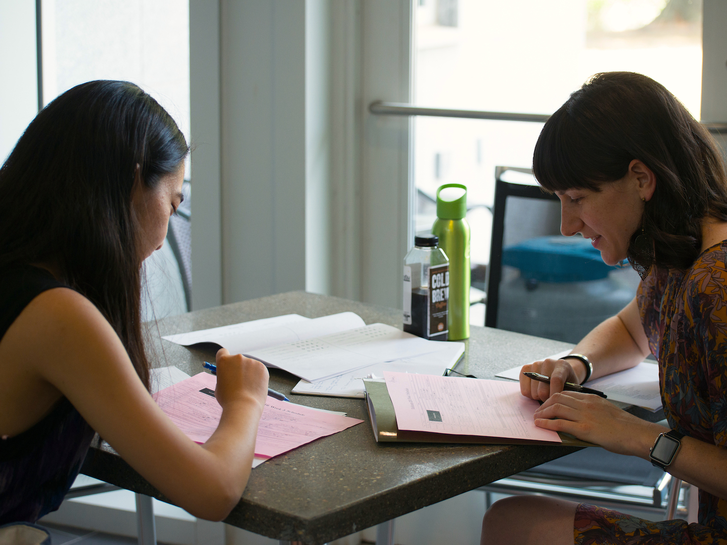 Photo of an advising meeting